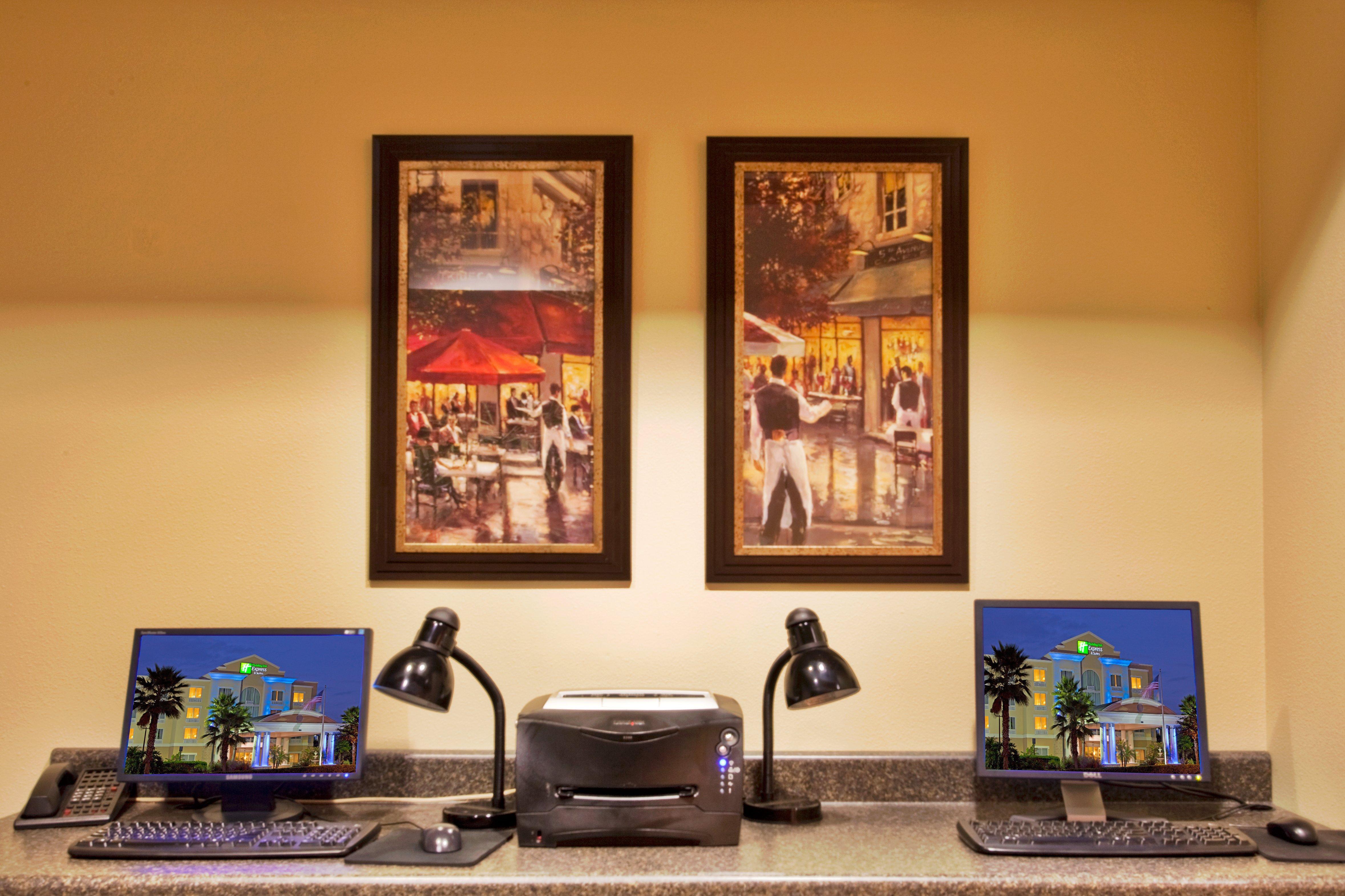 Holiday Inn Express And Suites Tampa I-75 At Bruce B. Downs By Ihg Eksteriør billede