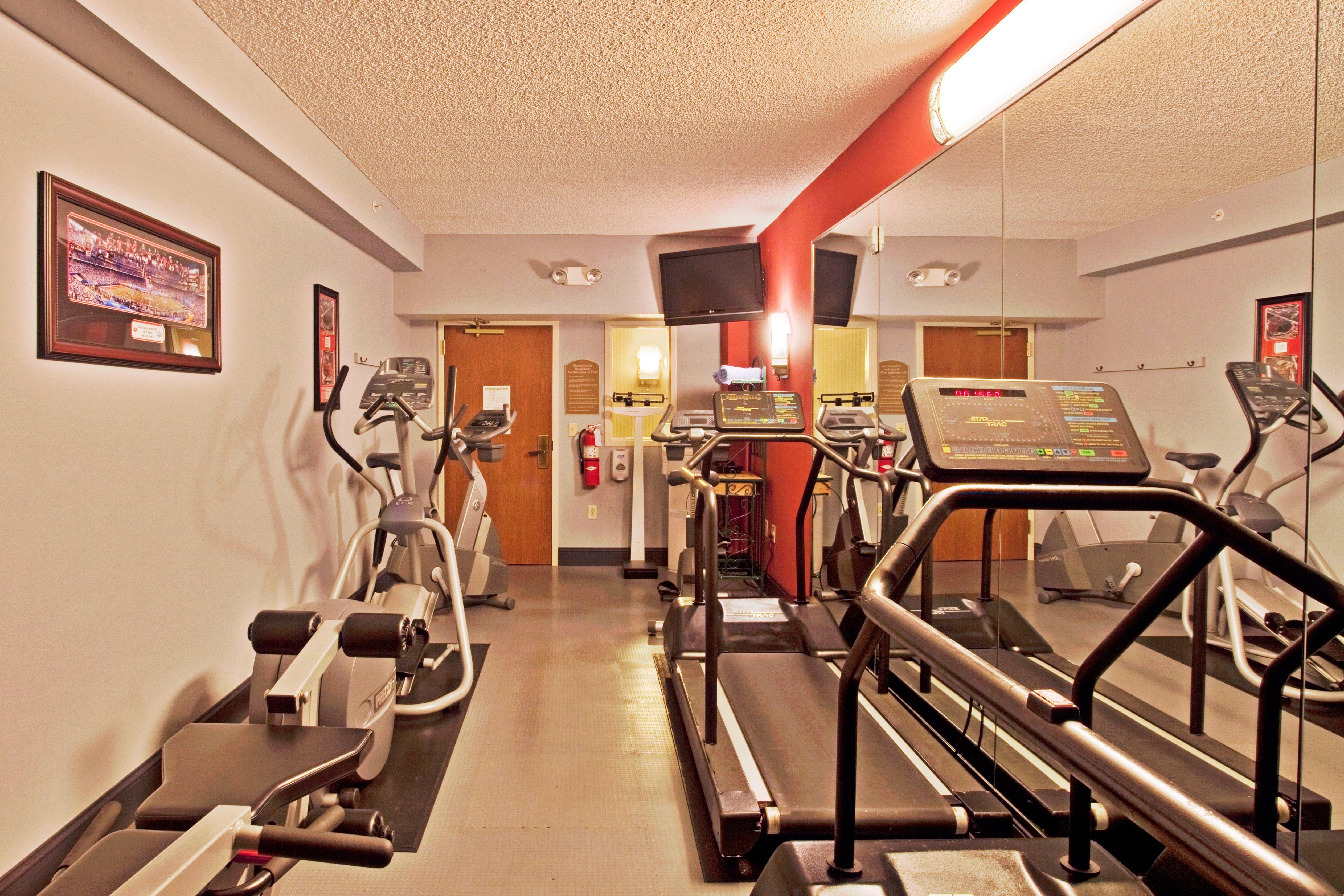 Holiday Inn Express And Suites Tampa I-75 At Bruce B. Downs By Ihg Eksteriør billede