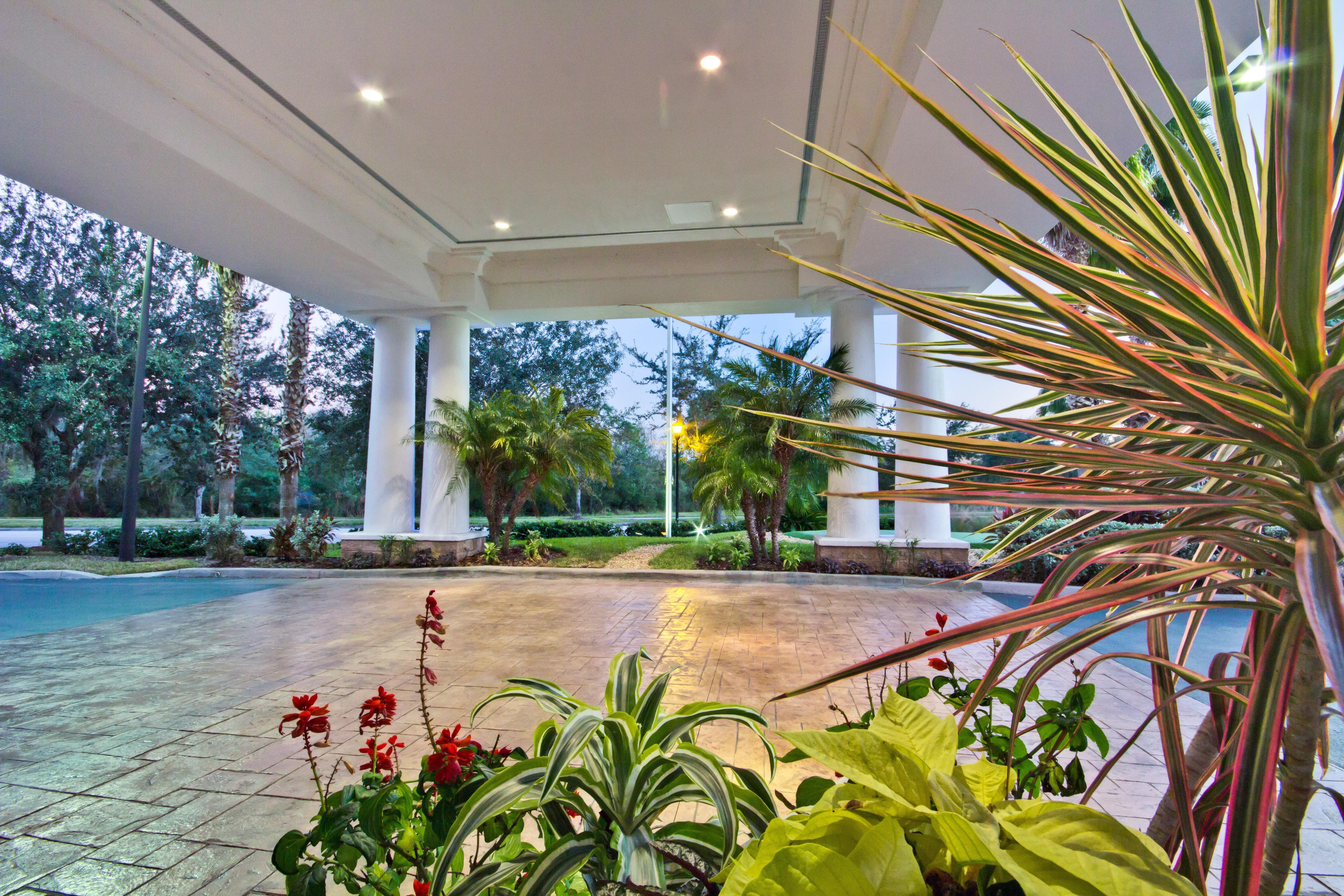 Holiday Inn Express And Suites Tampa I-75 At Bruce B. Downs By Ihg Eksteriør billede