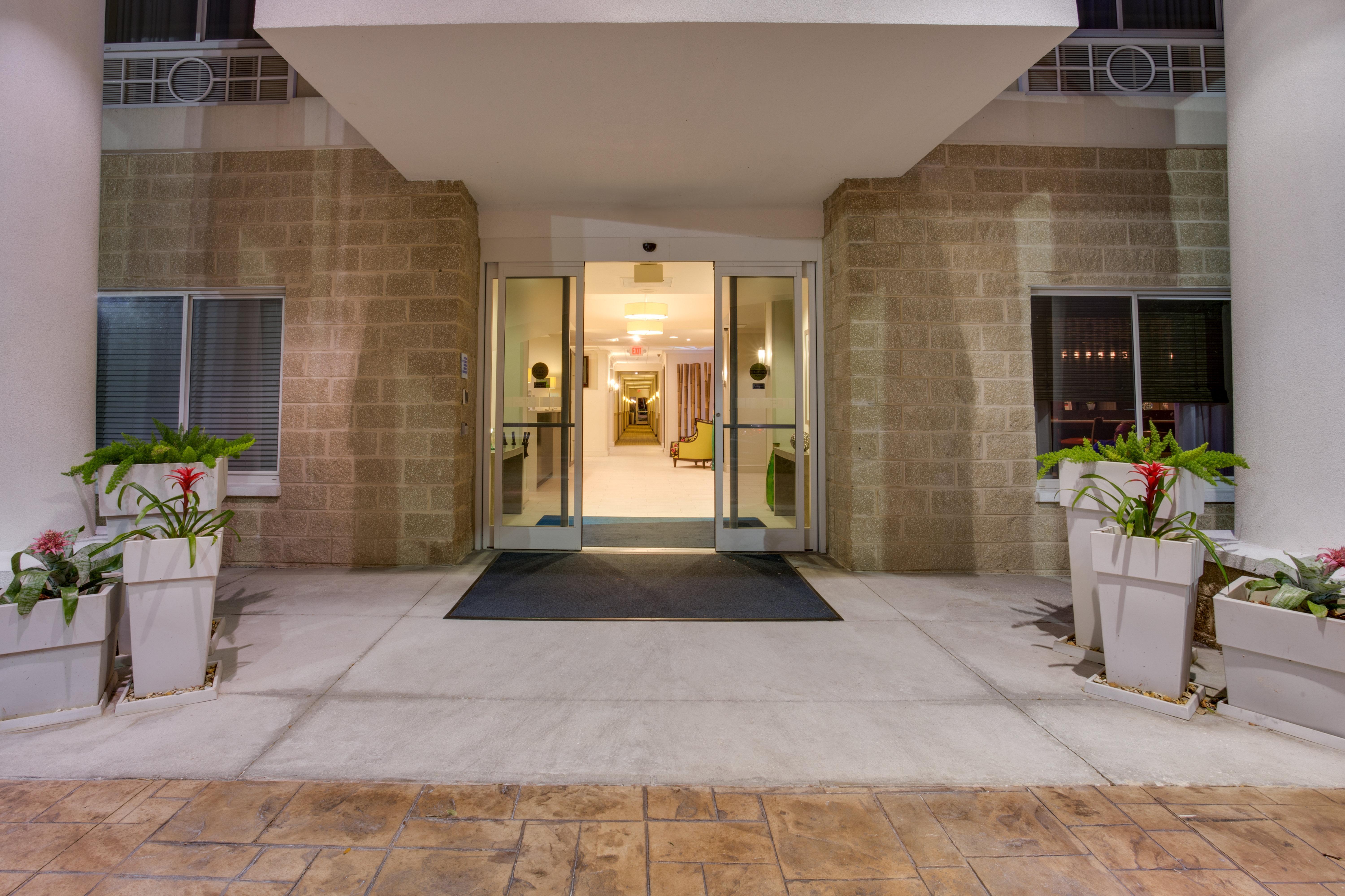 Holiday Inn Express And Suites Tampa I-75 At Bruce B. Downs By Ihg Eksteriør billede