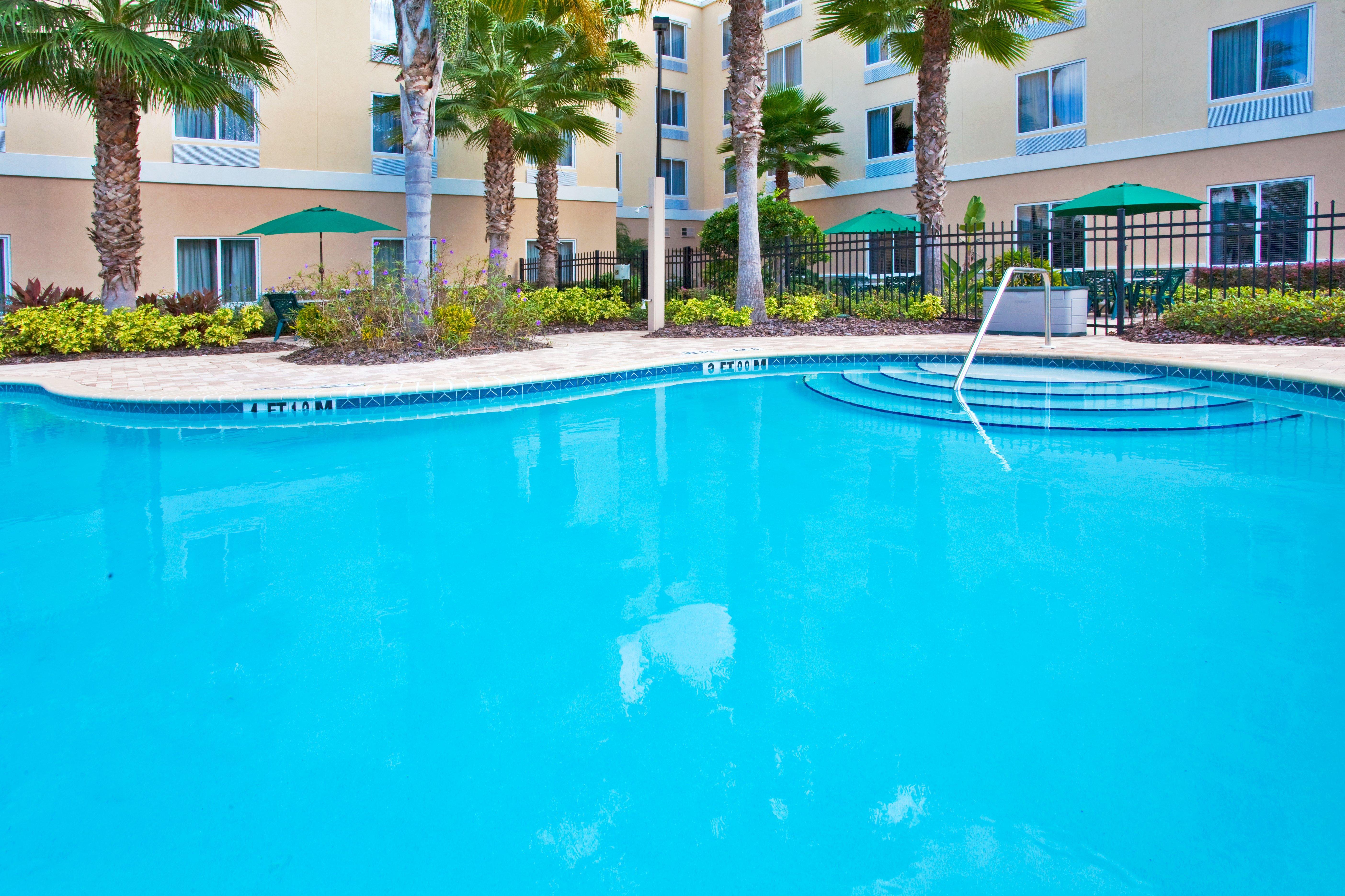 Holiday Inn Express And Suites Tampa I-75 At Bruce B. Downs By Ihg Eksteriør billede
