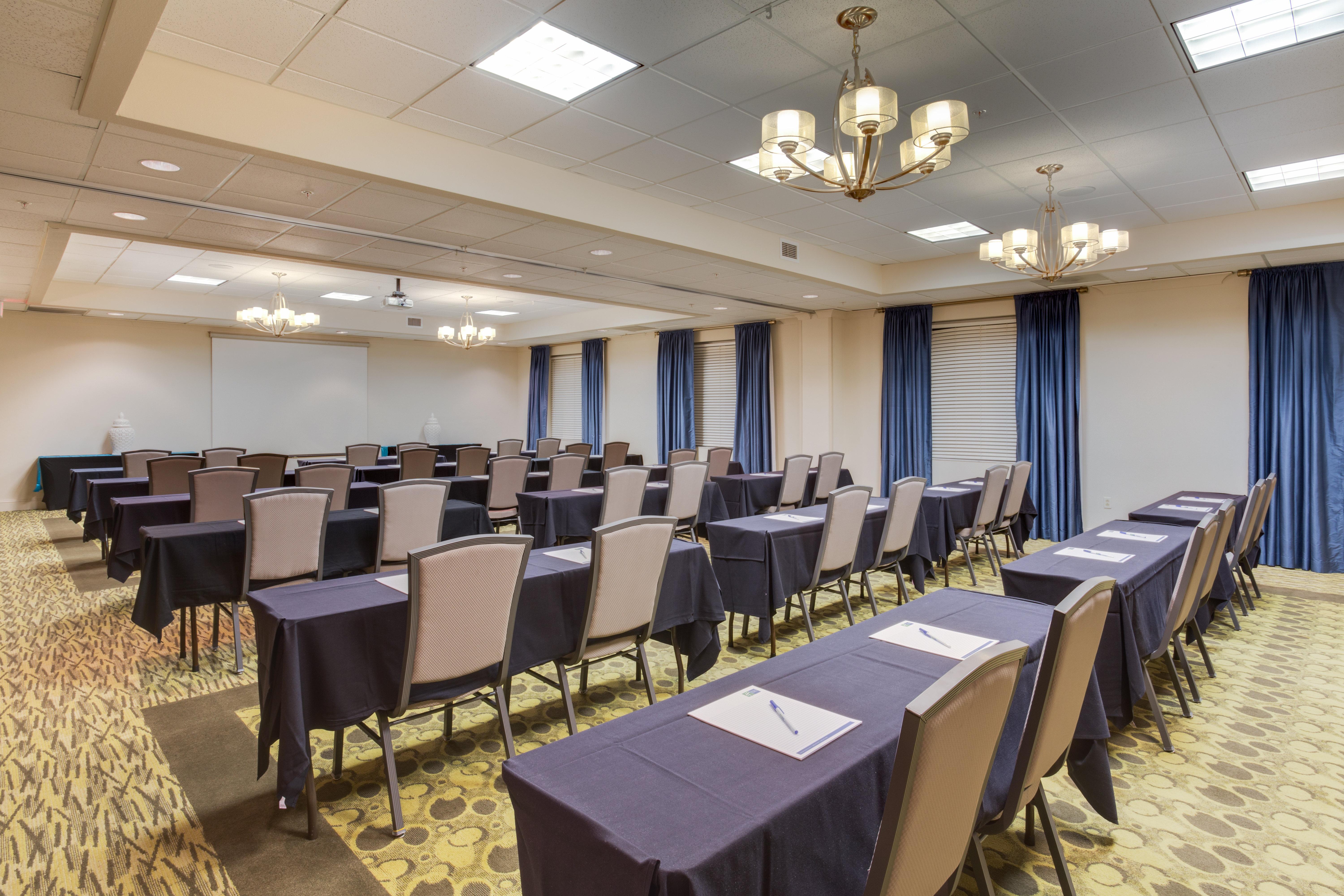 Holiday Inn Express And Suites Tampa I-75 At Bruce B. Downs By Ihg Eksteriør billede