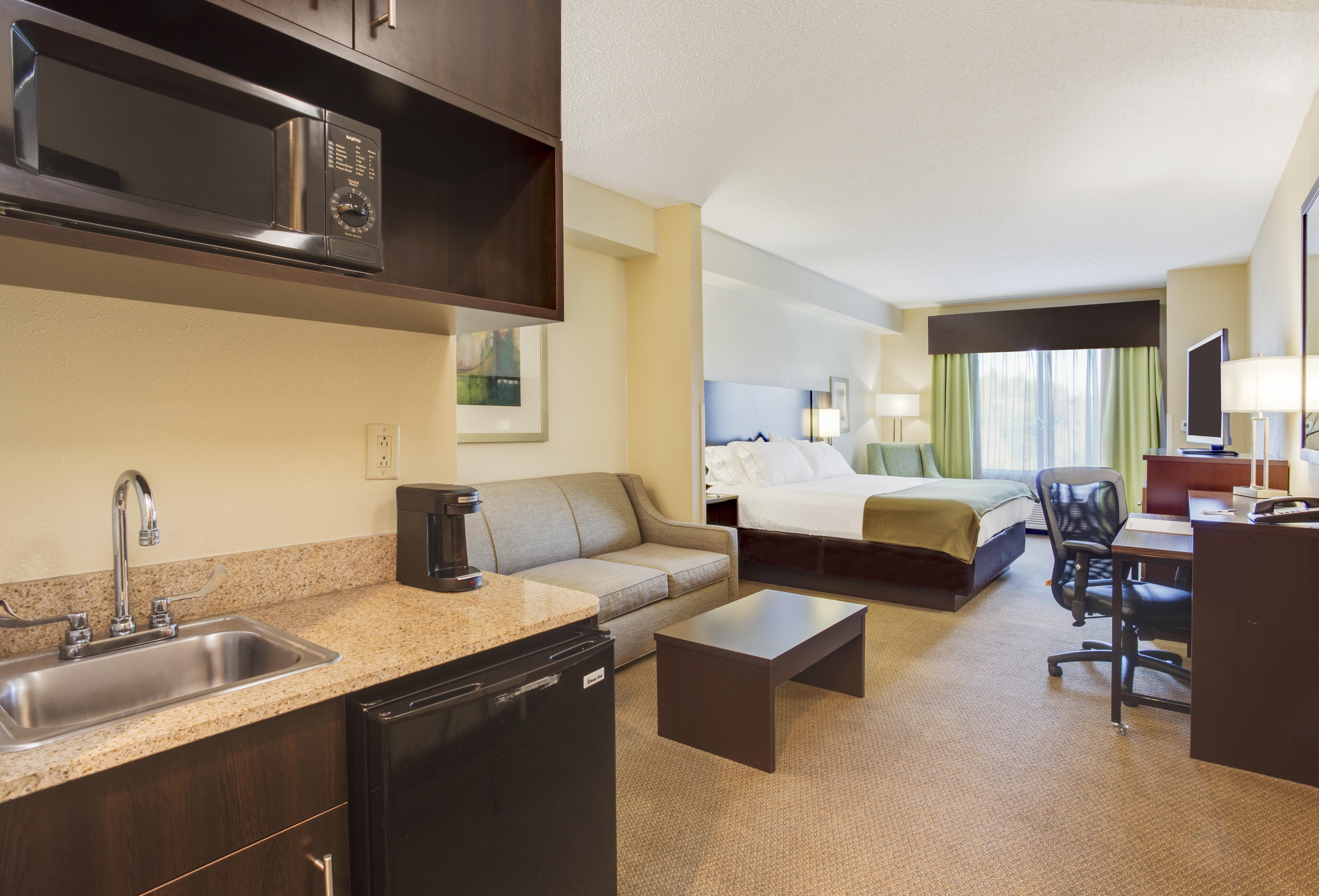 Holiday Inn Express And Suites Tampa I-75 At Bruce B. Downs By Ihg Eksteriør billede