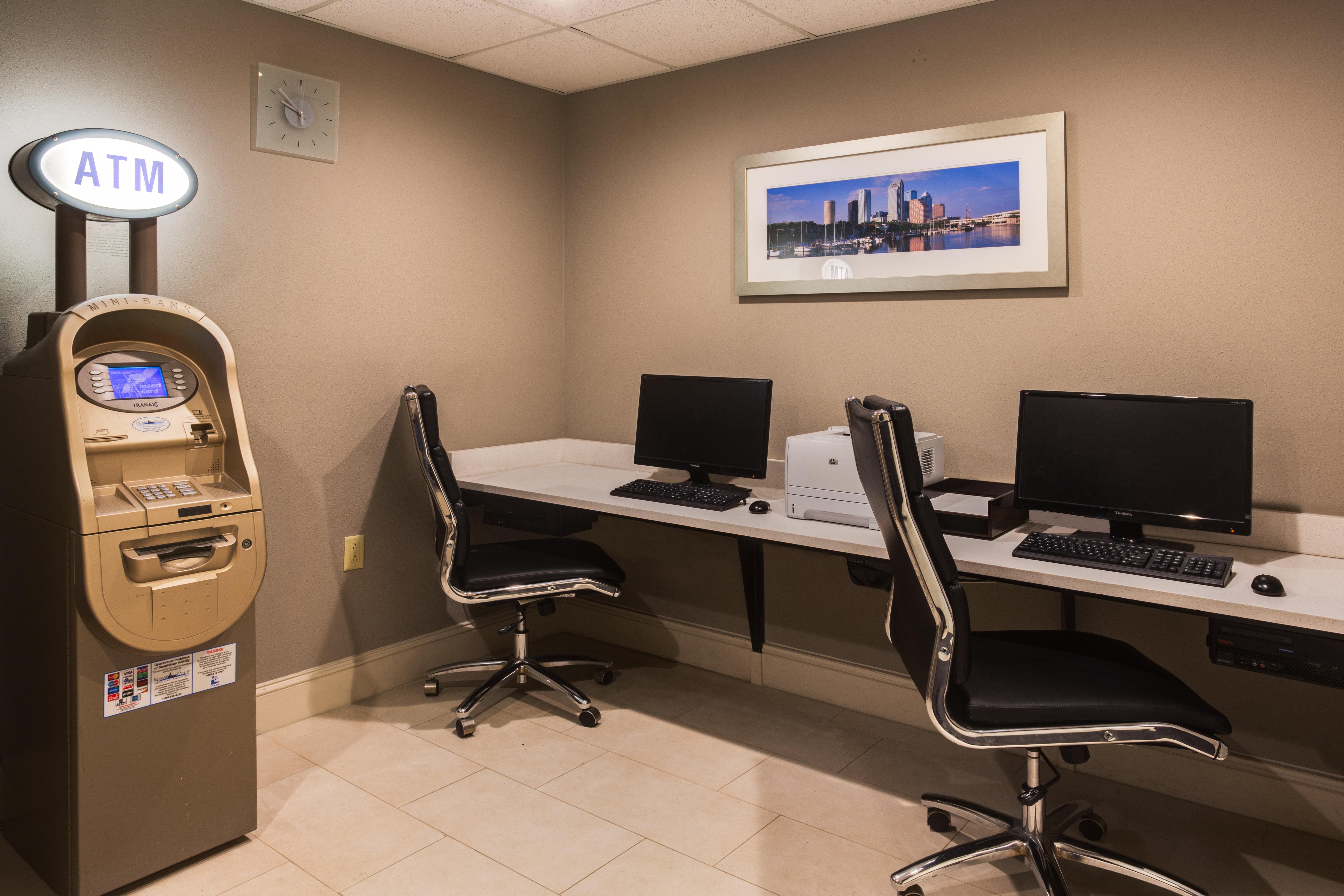 Holiday Inn Express And Suites Tampa I-75 At Bruce B. Downs By Ihg Eksteriør billede